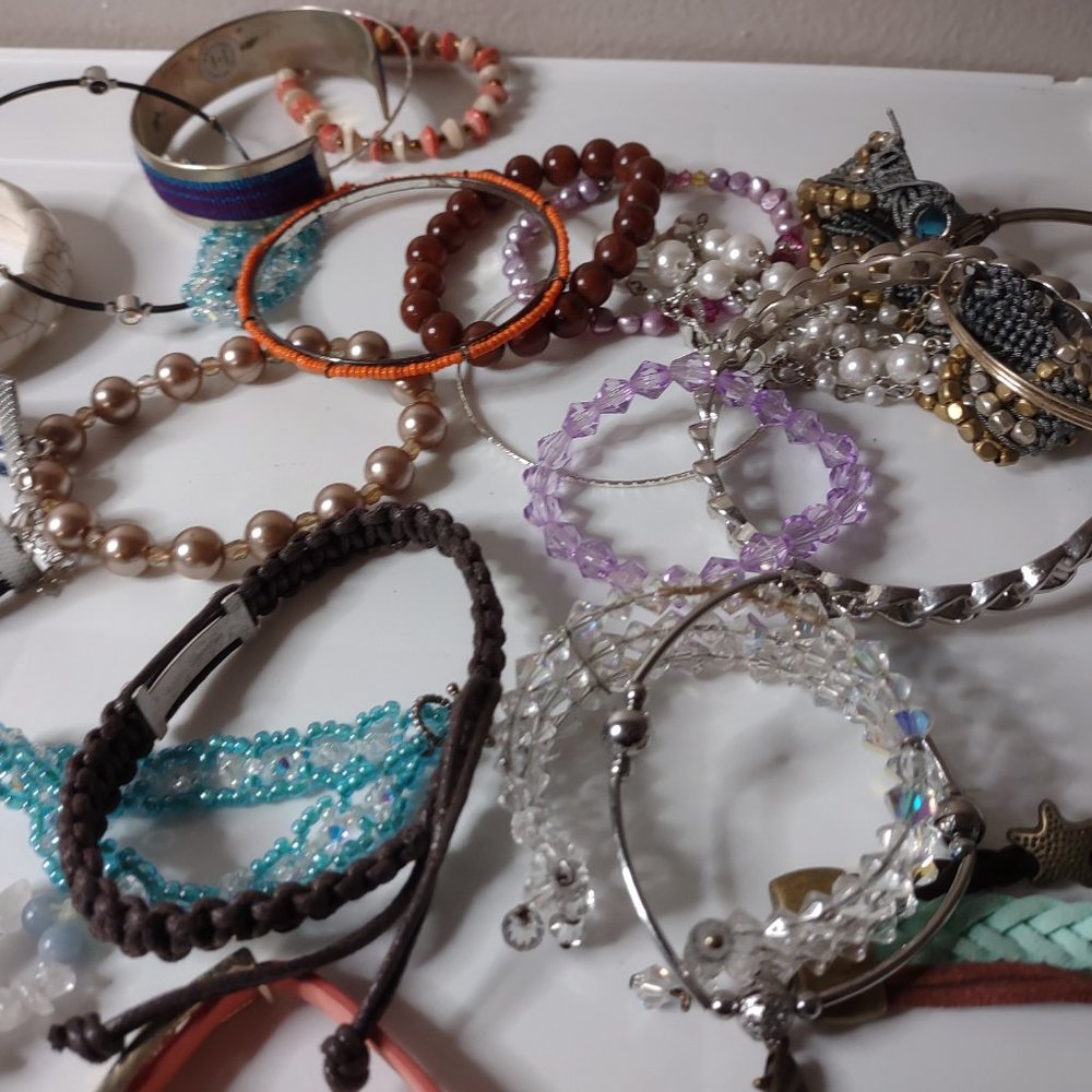 Lot Of Over 50 Bracelets And Bangles As Is - Picture 6 of 16